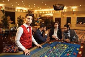 Meja blackjack live dengan dealer profesional